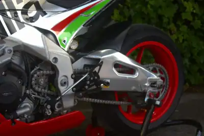 Aprilia Tuono 125 Base 2016 - 9750 EUR, 12400 km - AUTO.MOTO.pt - 12400km - foto 12 de 12
