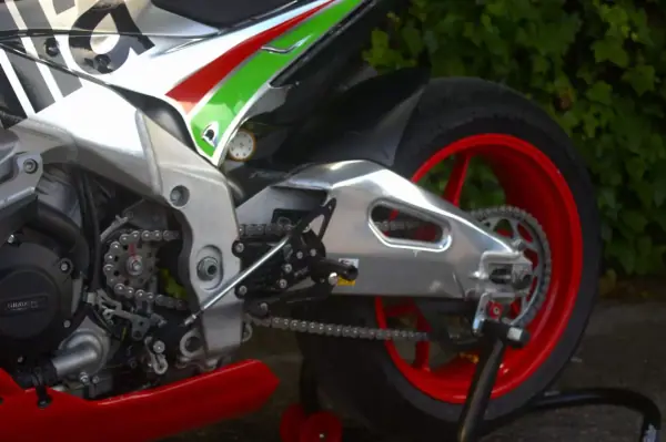 Aprilia Tuono 125 Base 2016 - 9750 EUR, 12400 km - AUTO.MOTO.pt - 12400km - foto 12 de 12