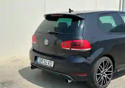 Volkswagen Golf 2011 - 5000 EUR, 128900 km - AUTO.MOTO.pt - 128900km - foto 3 de 3