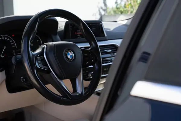 BMW 520 2017 - 24999 EUR, 188000 km - AUTO.MOTO.pt - 188000km - foto 9 de 26