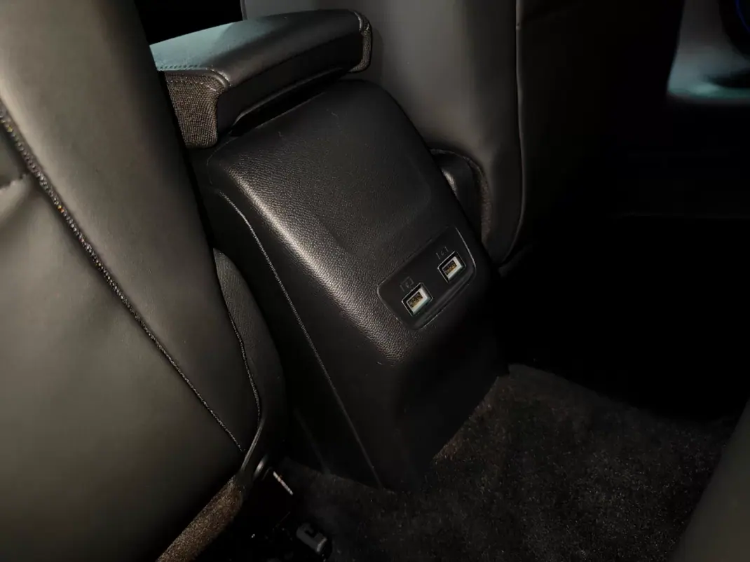 Peugeot 208 2019 - 14500 EUR, 90000 km - AUTO.MOTO.pt - 90000km - foto 37 de 60