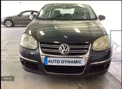Volkswagen Jetta 2010 - 3900 EUR, 300000 km - AUTO.MOTO.pt - 300000km - foto 13 de 13