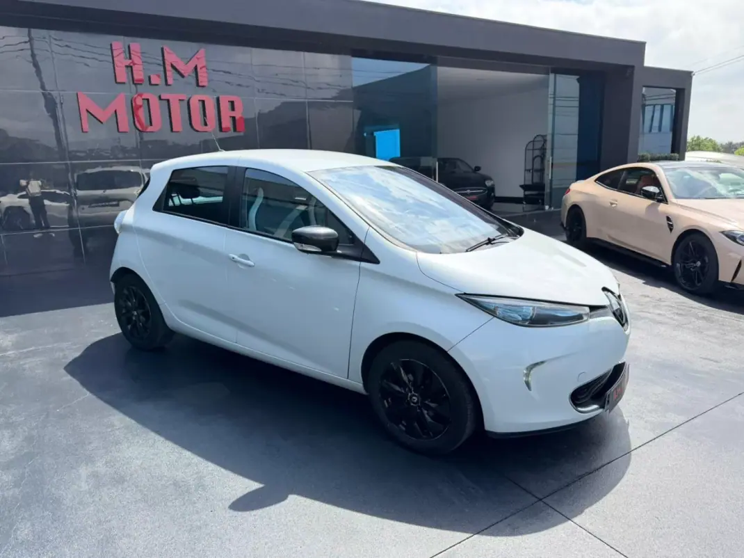 Renault Zoe 2015 - 8900 EUR, 112000 km - AUTO.MOTO.pt - 112000km - foto 2 de 9