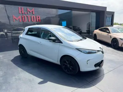 Renault Zoe 2015 - 8900 EUR, 112000 km - AUTO.MOTO.pt - 112000km - foto 2 de 9