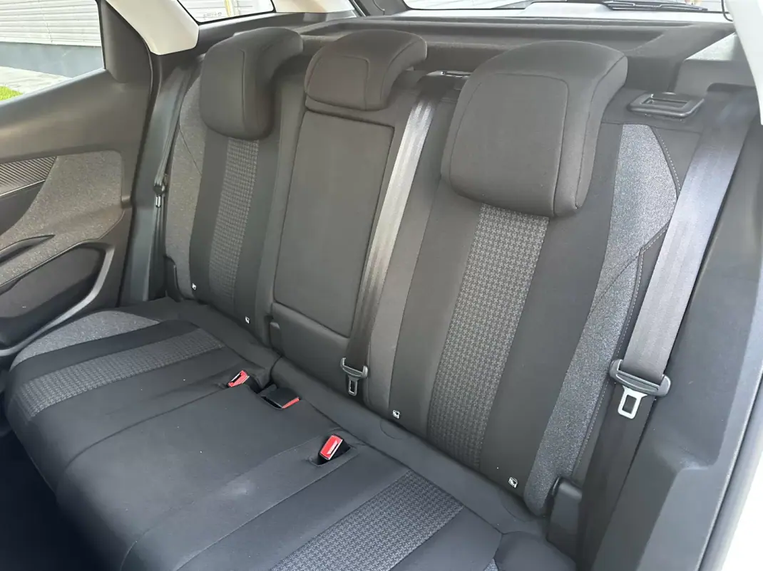 Peugeot 3008 2019 - 13900 EUR, 190000 km - 190000km - foto 27 de 59