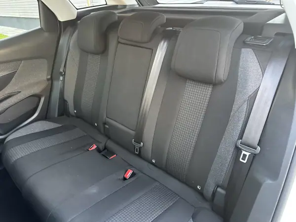 Peugeot 3008 2019 - 13900 EUR, 190000 km - AUTO.MOTO.pt - 190000km - foto 27 de 59