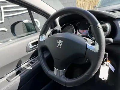 Peugeot 3008 2016 - 9890 EUR, 64898 km - AUTO.MOTO.pt - 64898km - foto 5 de 13