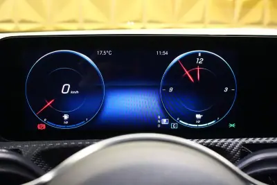 Mercedes-Benz A 250 2020 - 23900 EUR, 140000 km - AUTO.MOTO.pt - 140000km - foto 23 de 35