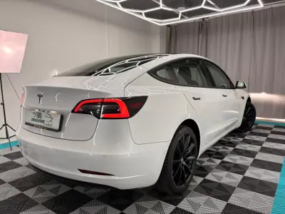 Tesla Model 3 2020 - 21500 EUR, 122000 km - AUTO.MOTO.pt - 122000km - foto 6 de 19