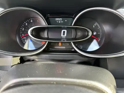Renault Clio 2018 - 10900 EUR, 138929 km - AUTO.MOTO.pt - 138929km - foto 36 de 46