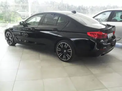 BMW 520 2017 - 26950 EUR, 80835 km - AUTO.MOTO.pt - 80835km - foto 36 de 38