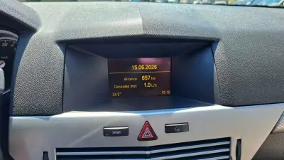 Opel Astra GTC 2007 - 4980 EUR, 201150 km - AUTO.MOTO.pt - 201150km - foto 33 de 36