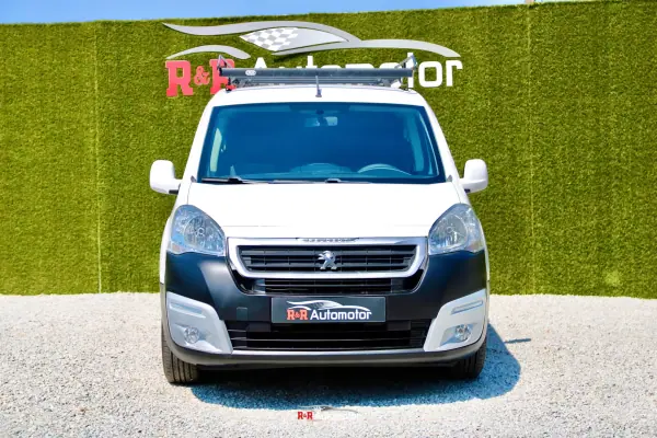Peugeot Partner 2019 - 11700 EUR, 154000 km - AUTO.MOTO.pt - 154000km - foto 4 de 20