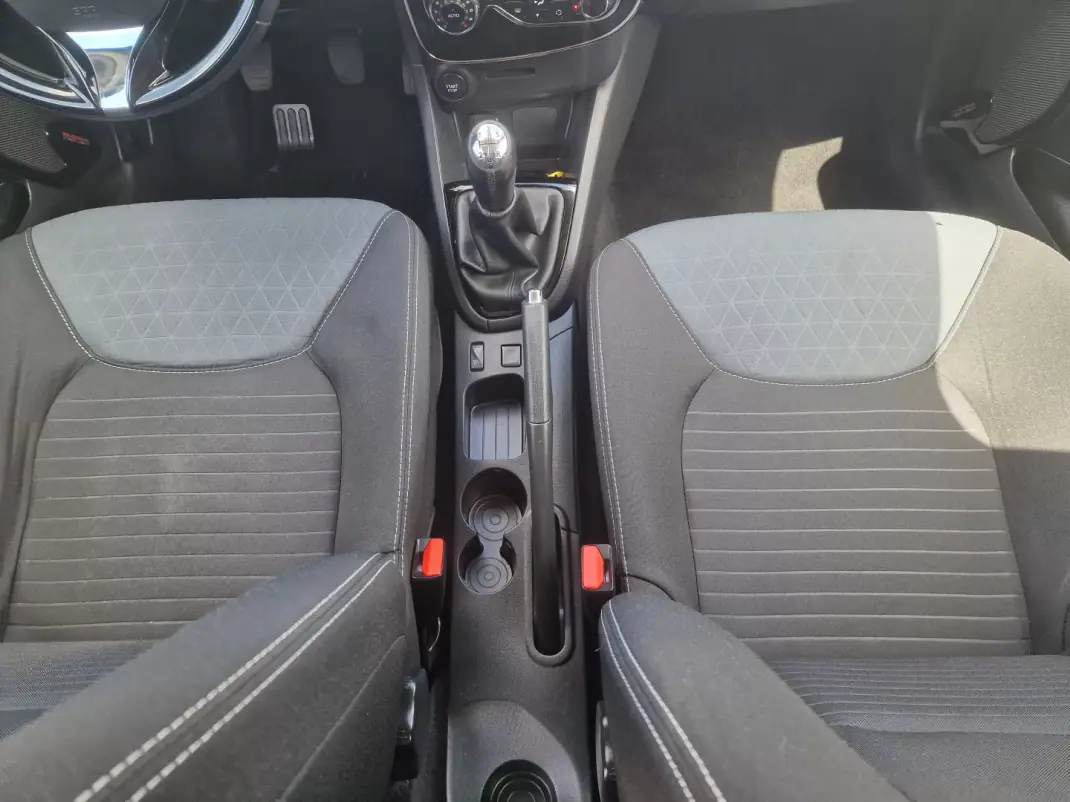 Renault Clio 2014 - 10490 EUR, 118020 km - AUTO.MOTO.pt - 118020km - foto 28 de 36
