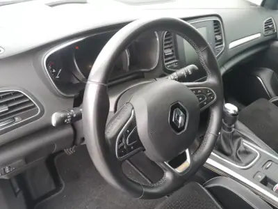 Renault Mégane 2019 - 17900 EUR, 96000 km - AUTO.MOTO.pt - 96000km - foto 15 de 27