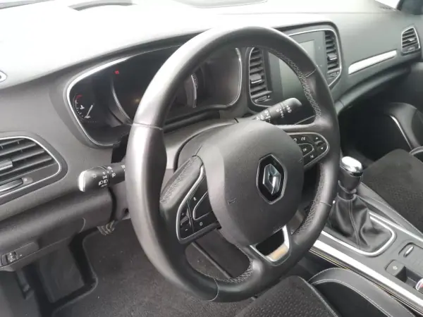 Renault Mégane 2019 - 17900 EUR, 96000 km - AUTO.MOTO.pt - 96000km - foto 15 de 27