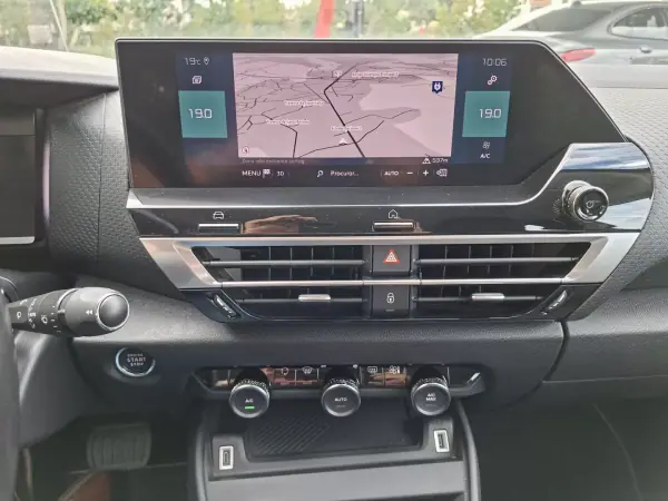 Citroën e-C4 2022 — foto 3 de 46
