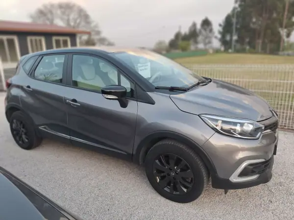 Renault Captur 2018 - 13500 EUR, 95123 km - AUTO.MOTO.pt - 95123km - foto 2 de 12