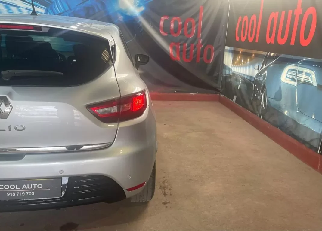 Renault Clio 2019 - 11750 EUR, 106000 km - AUTO.MOTO.pt - 106000km - foto 18 de 45