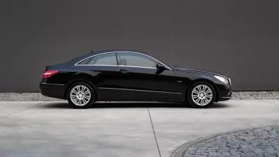 Mercedes-Benz E 250 2009 - 11999 EUR, 478000 km - AUTO.MOTO.pt - 478000km - foto 8 de 35