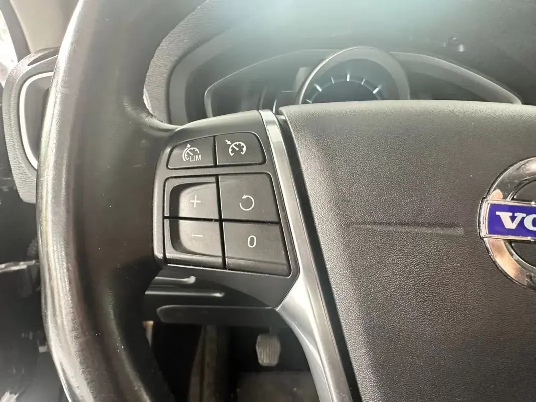 Volvo V40 Cross Country 2013 - 8750 EUR, 292850 km - 292850km - foto 12 de 34