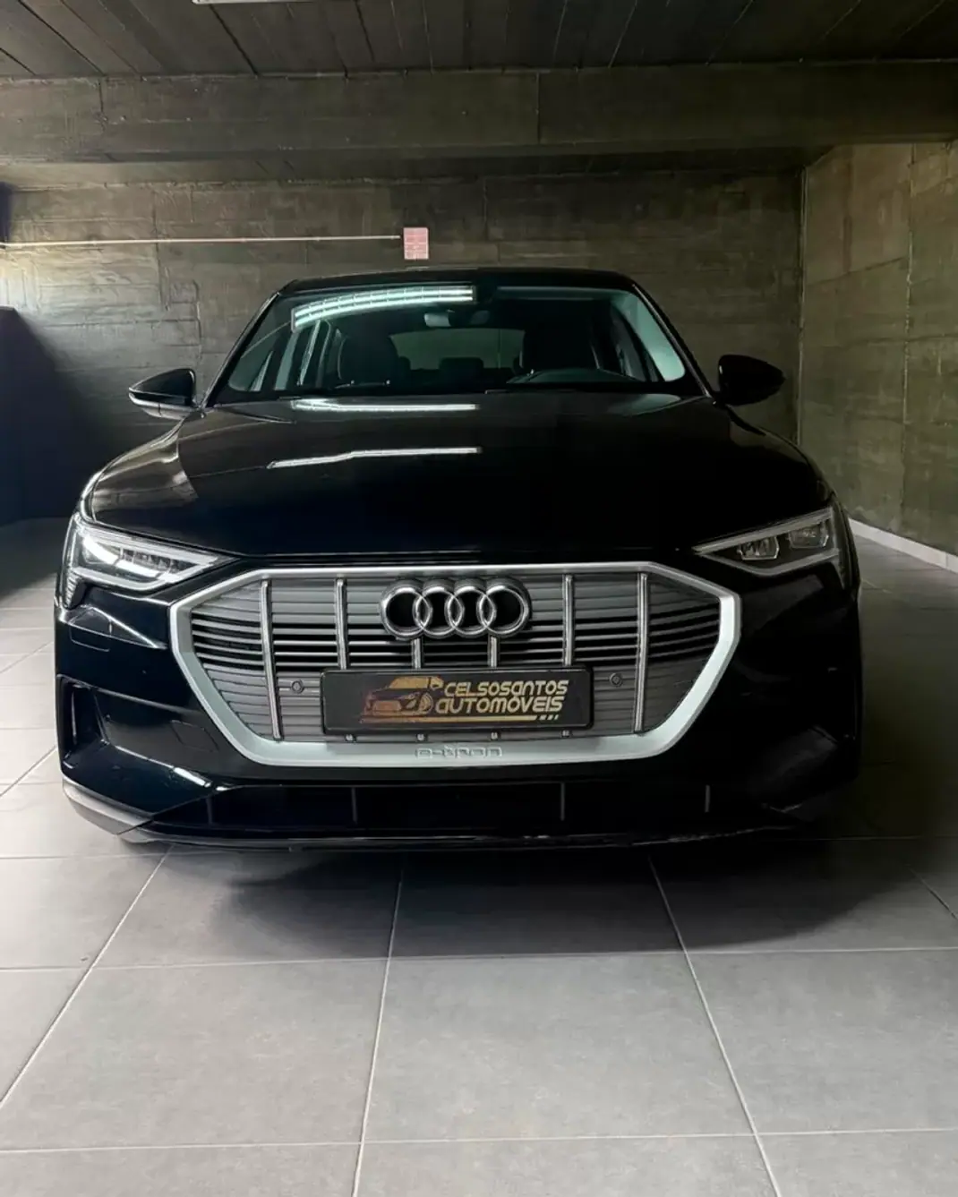 Audi e-tron 2020 - 27500 EUR, 90120 km - AUTO.MOTO.pt - 90120km - foto 2 de 17