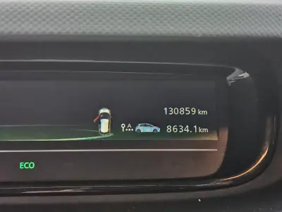 Renault Zoe 2019 - 7850 EUR, 130850 km - AUTO.MOTO.pt - 130850km - foto 16 de 22