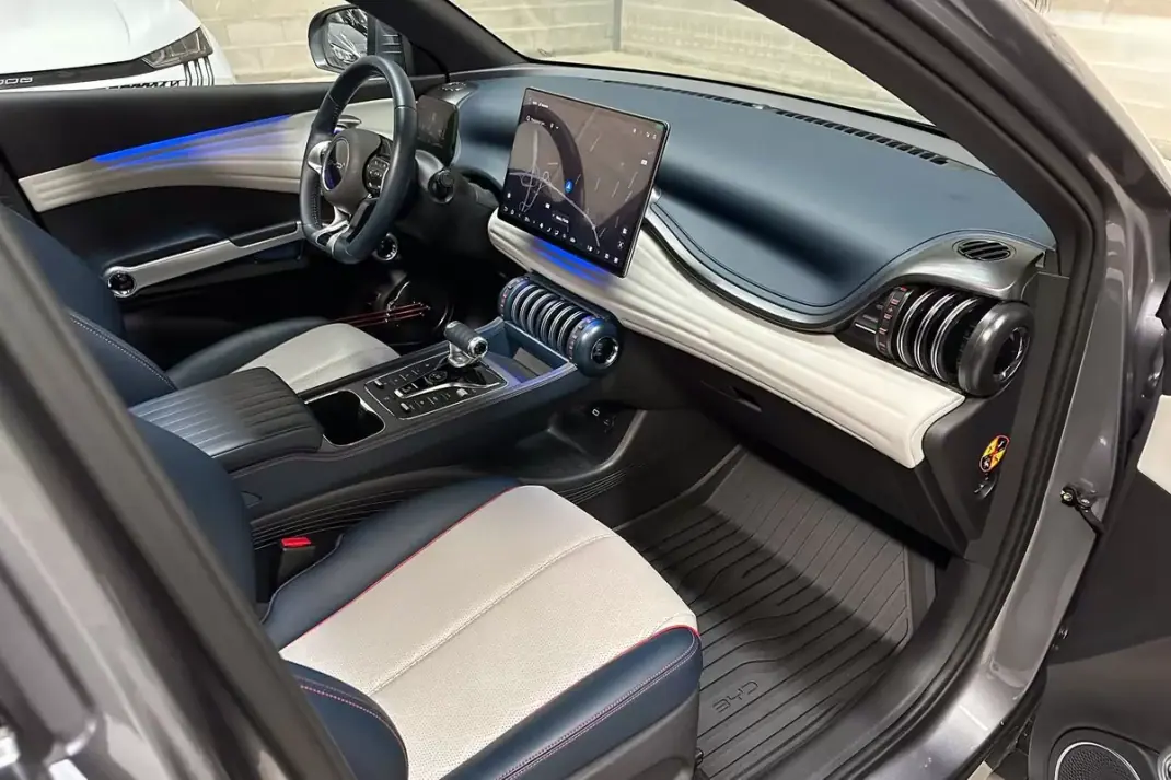 BYD Atto 3 2023 - 27950 EUR, 7718 km - AUTO.MOTO.pt - 7718km - foto 10 de 60