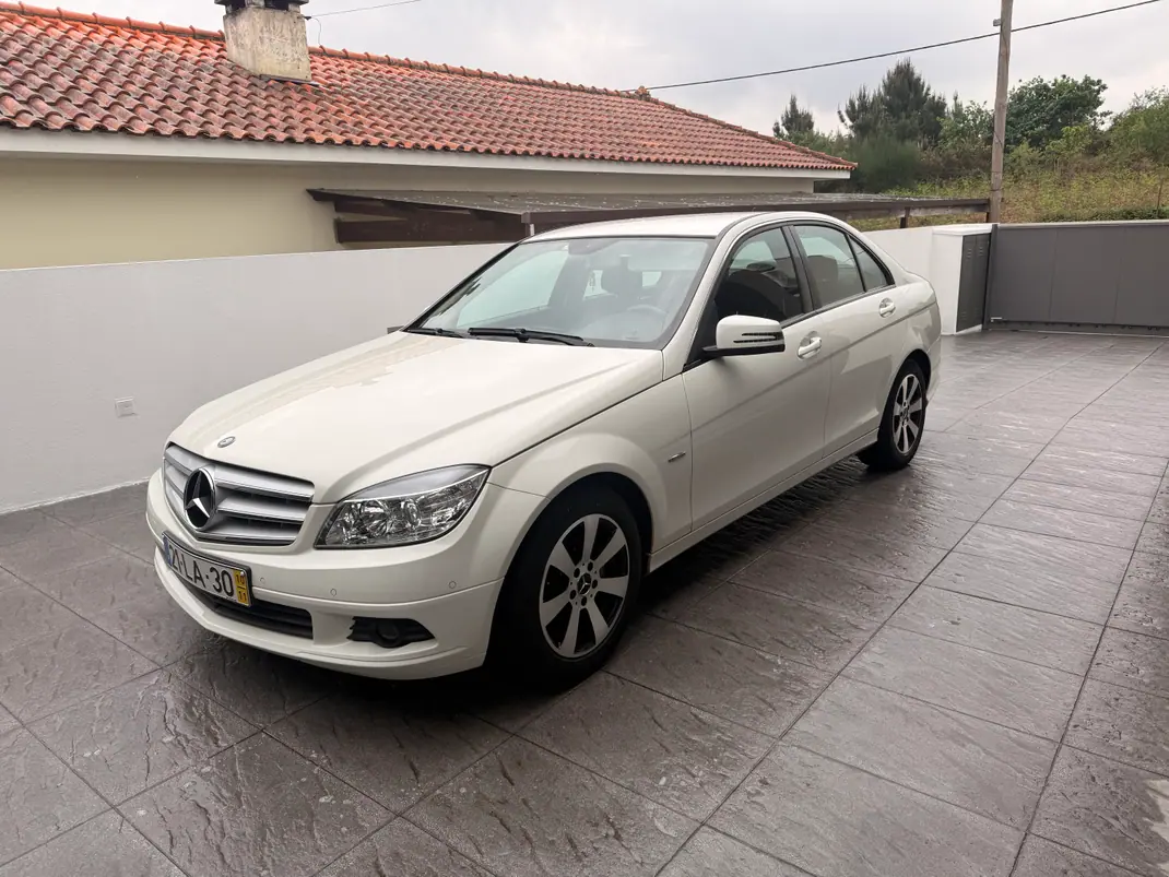 Mercedes-Benz C 180 2010 - 10 EUR, 122 km - AUTO.MOTO.pt - 122km - foto 1 de 1