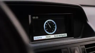 Mercedes-Benz E 250 2009 - 11999 EUR, 478000 km - AUTO.MOTO.pt - 478000km - foto 15 de 35