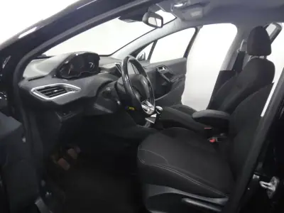 Peugeot 208 2018 - 8900 EUR, 82000 km - AUTO.MOTO.pt - 82000km - foto 9 de 23