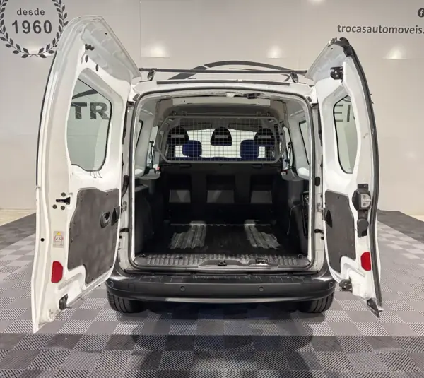 Renault Kangoo 2016 - 10900 EUR, 255000 km - AUTO.MOTO.pt - 255000km - foto 12 de 28