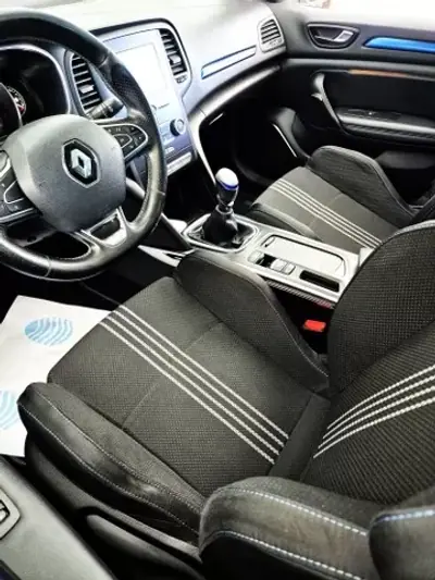 Renault Mégane 2016 - 12750 EUR, 170000 km - AUTO.MOTO.pt - 170000km - foto 8 de 10