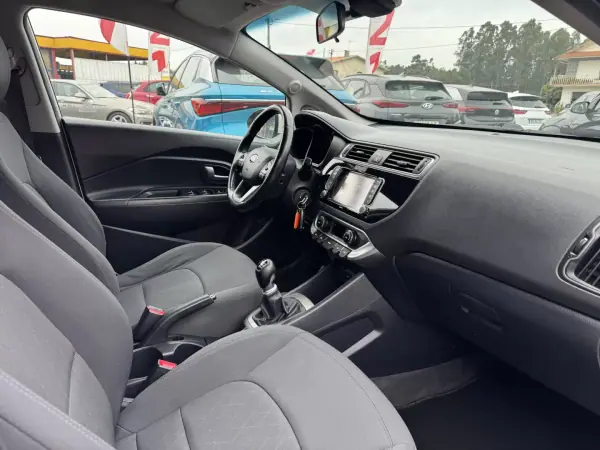 Kia Rio 2016 - 9500 EUR, 113000 km - AUTO.MOTO.pt - 113000km - foto 14 de 40