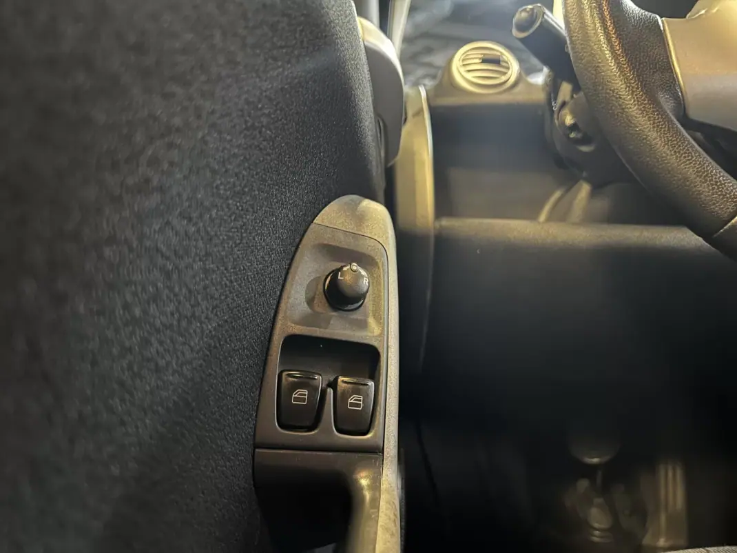 Smart Fortwo Cabrio 2013 - 6990 EUR, 95000 km - AUTO.MOTO.pt - 95000km - foto 31 de 41