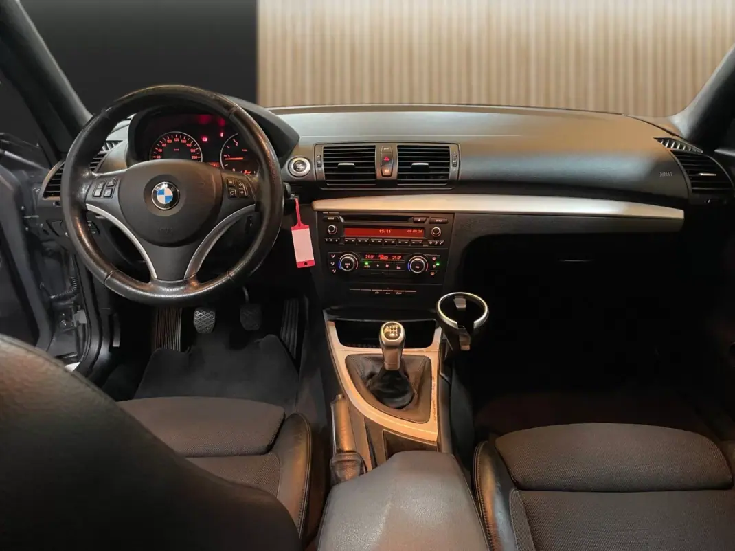 BMW 118 2012 - 12950 EUR, 187724 km - 187724km - foto 6 de 17
