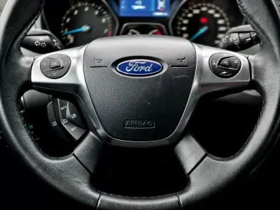 Ford Focus 2015 - 9250 EUR, 134990 km - AUTO.MOTO.pt - 134990km - foto 16 de 18