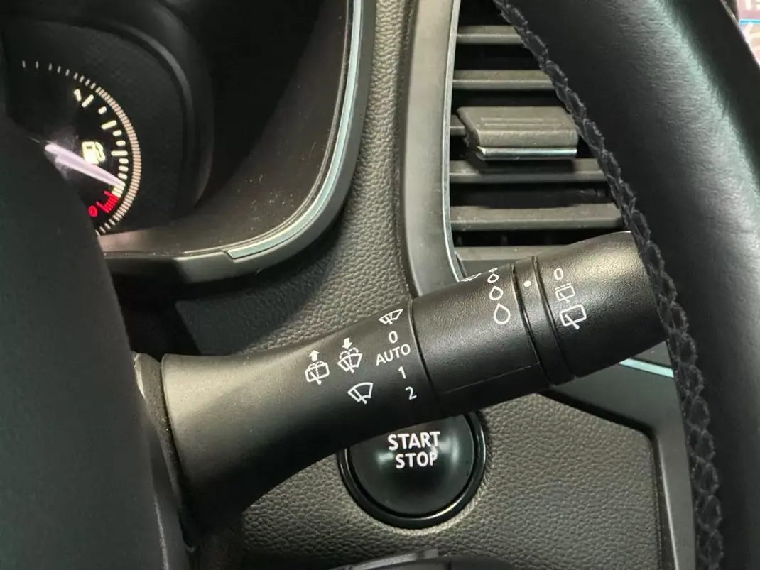 Renault Mégane Sport Tourer 2019 - 15950 EUR, 99000 km - AUTO.MOTO.pt - 99000km - foto 17 de 22