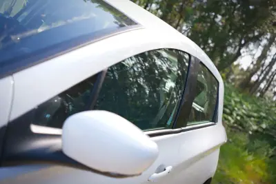 Renault Zoe 2020 - 12990 EUR, 103000 km - AUTO.MOTO.pt - 103000km - foto 9 de 24