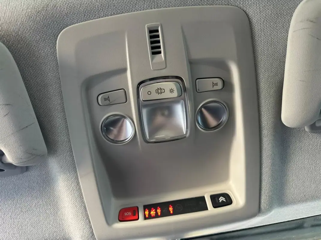 Citroën C4 Cactus 2017 - 13900 EUR, 97056 km - AUTO.MOTO.pt - 97056km - foto 22 de 28