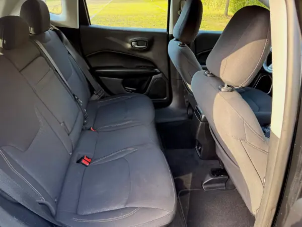 Jeep Compass 2018 - 16900 EUR, 131000 km - AUTO.MOTO.pt - 131000km - foto 14 de 21