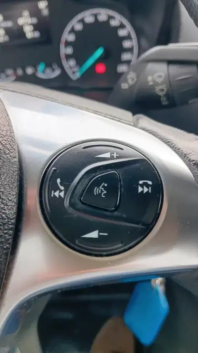 Ford Transit Connect 2018 - 12300 EUR, 207321 km - AUTO.MOTO.pt - 207321km - foto 13 de 21