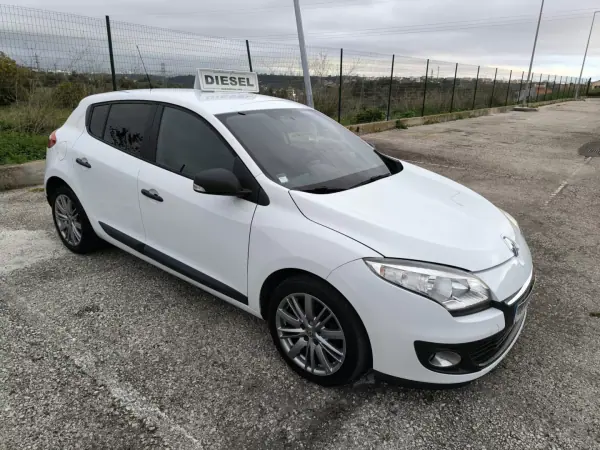 Renault Mégane 1.5 DCI III Hatchback 2013 - 3999 EUR, 317737 km - AUTO.MOTO.pt - 317737km - foto 17 de 50