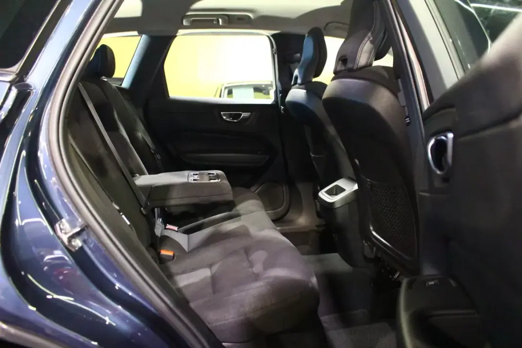Volvo XC 60 2021 - 24900 EUR, 225000 km - AUTO.MOTO.pt - 225000km - foto 17 de 32