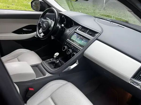 Jaguar E-Pace 2018 - 29750 EUR, 77000 km - AUTO.MOTO.pt - 77000km - foto 31 de 53