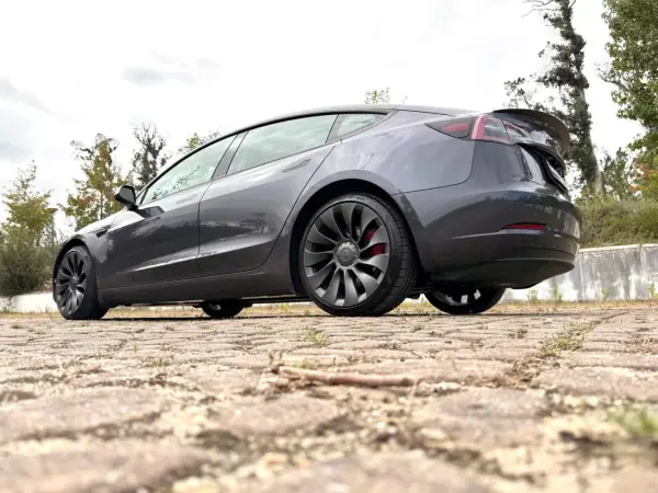 Tesla Model 3 2021 - 29900 EUR, 128000 km - 128000km - foto 18 de 26