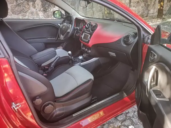 Alfa Romeo MiTo 2015 - 6750 EUR, 140000 km - AUTO.MOTO.pt - 140000km - foto 16 de 20