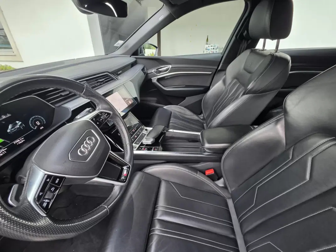 Audi e-tron 2022 - 31750 EUR, 115000 km - AUTO.MOTO.pt - 115000km - foto 52 de 73