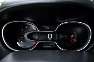 Renault Trafic 2020 - 28990 EUR, 126359 km - AUTO.MOTO.pt - 126359km - foto 15 de 41