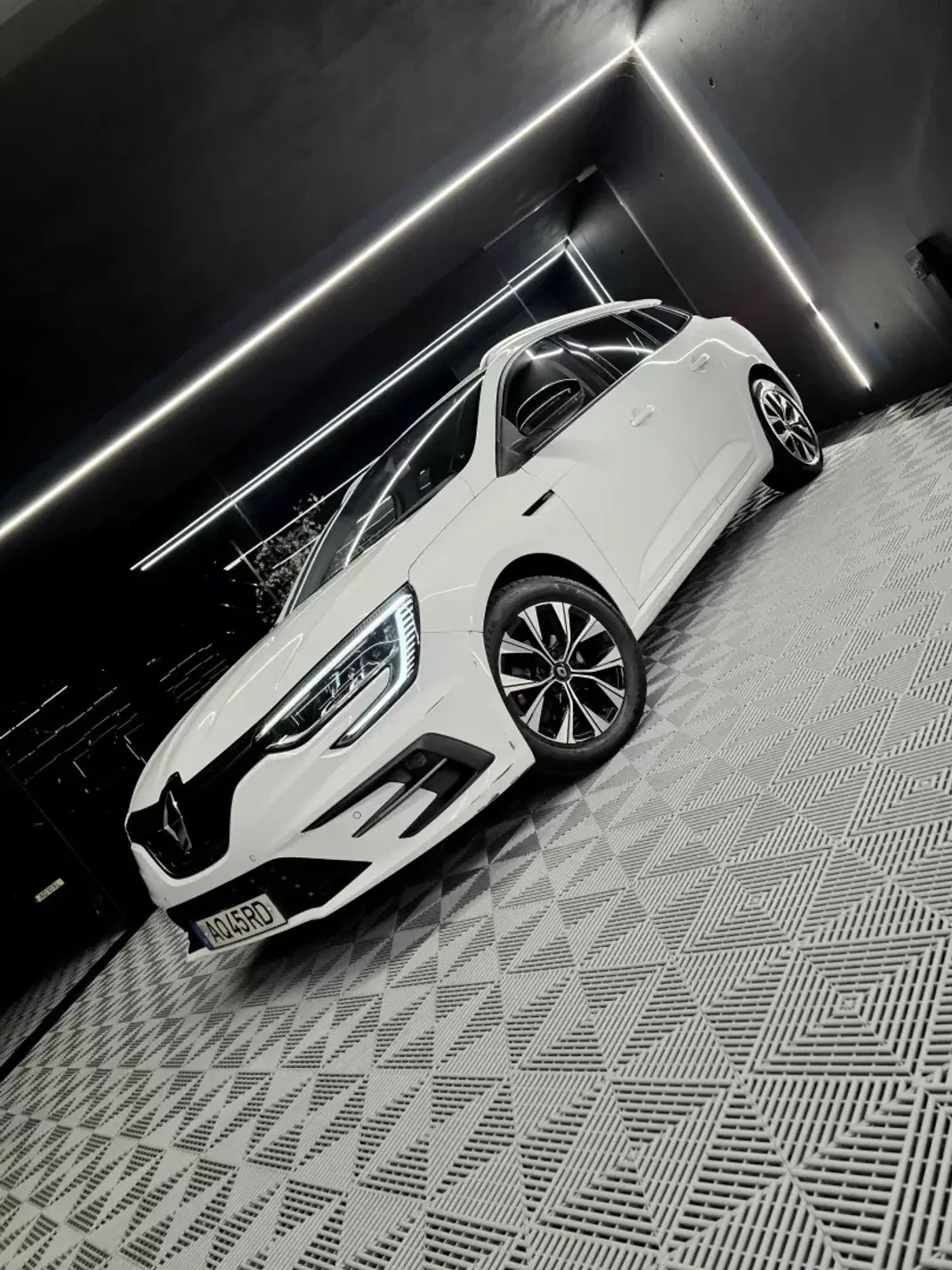 Renault Mégane Sport Tourer 2022 - 16750 EUR, 128121 km - AUTO.MOTO.pt - 128121km - foto 3 de 18